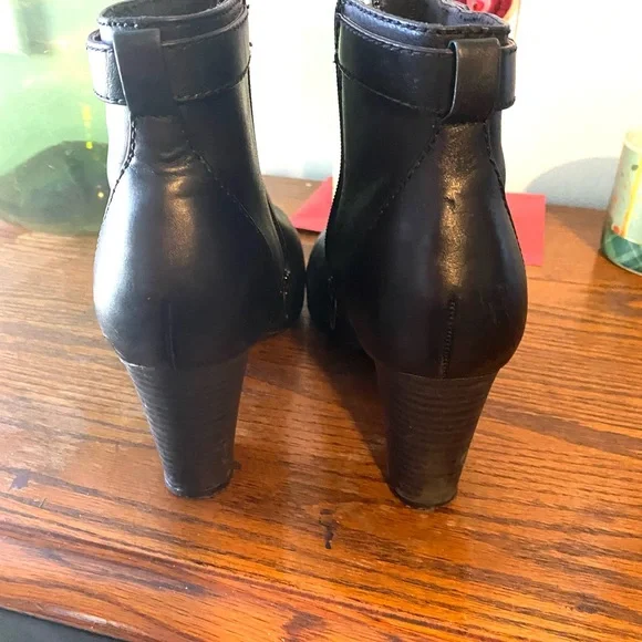 Clark’s Black Leather Ankle Booties Sz 10 - Picture 4 of 6